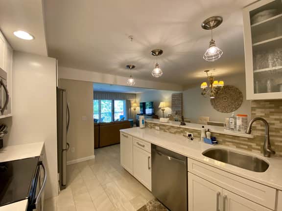 Bayside, Gem with King Bed, 4 ACs, Beach #1 & Bayside Outdoor Pool #8 (Included) - Image 5