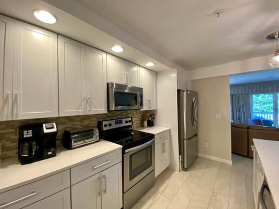 Bayside, Gem with King Bed, 4 ACs, Beach #1 & Bayside Outdoor Pool #8 (Included) - Image 4