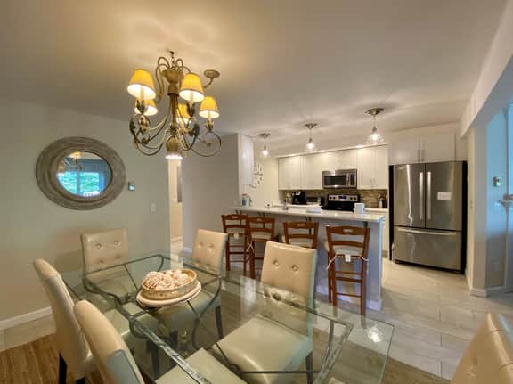 Bayside, Gem with King Bed, 4 ACs, Beach #1 & Bayside Outdoor Pool #8 (Included) - Image 2