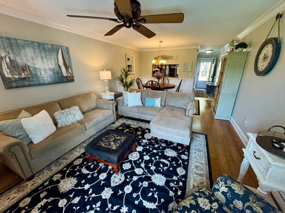 Street Level Chilton Village Apt, Renovated Kitchen & Bathrooms, 2 A/Cs, 6 Pool Passes (Fees Apply) - Image 4