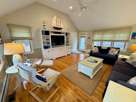 Walk to Pleasant Street Beach, Renovated, Central AC, King Bed!!! - Image 2