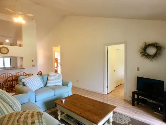 Nicely decorated and well maintained, upper-level apartment in Eaton Village offers golf course view - Image 3