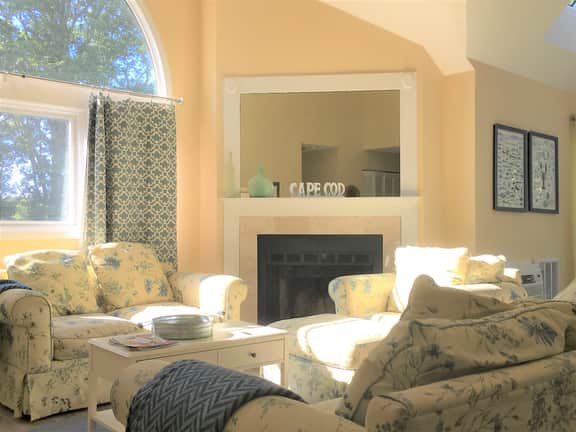 Well decorated luxury garden apartment with 3 private decks and spectacular golf course views! - Image 2