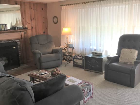 Wonderful freestanding 2BR residence in Harwich with large, enclosed yard near Thompson park. - Image 4