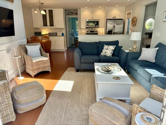 Gorgeous Ocean Edge townhouse in Howland Village with newly renovated kitchen & baths and AC system! - Image 5
