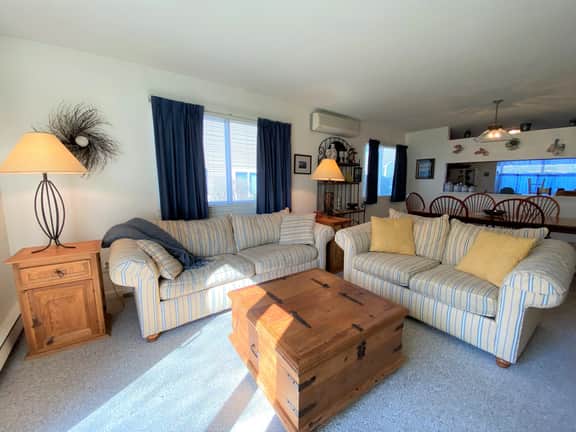 Sunny, single level Susanna Village patio home with golf course views and pool access. - Image 3