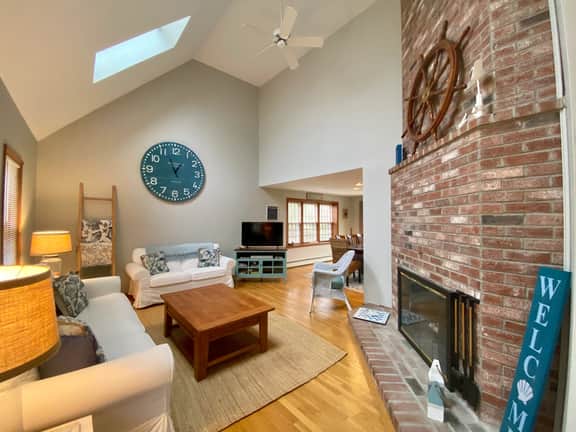 Squeaky clean residence only 0.2 miles from Saint Landing Beach on beautiful sandy Cape Cod Bay - Image 5