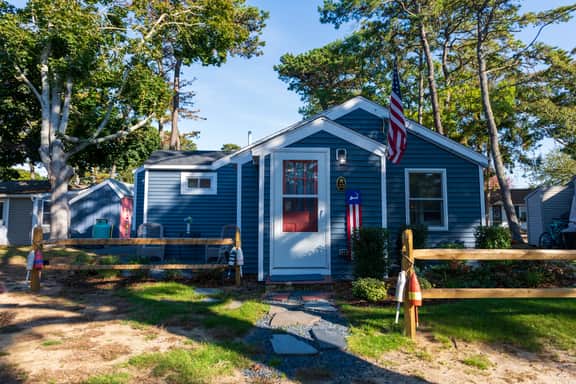 Welcome to On The Hook - Escape to this stunning Cap cottage just a short walk to private beaches. - Image 2