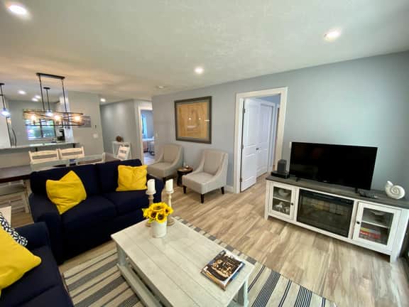 Come enjoy your stay at this light and bright 1st floor condo located in the prestigious Ocean Edge. - Image 4