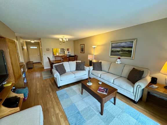 This light and airy, street-level condo is located in Chilton Village. One bedroom Two bathrooms! - Image 2