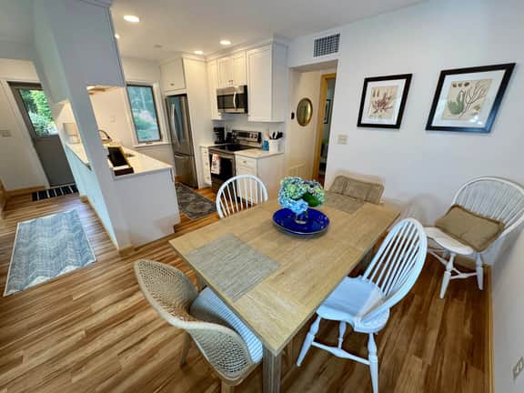 Modern Ocean Edge Townhome | King Loft + Optional Pool Passes - Image 3
