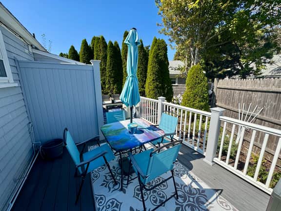 Steps to the Beach! Cozy 2BR Cottage with Pool Access & Outdoor Shower! - Image 4