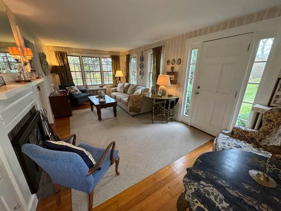 Discover your perfect getaway at this inviting, dog friendly, 4BR home minutes from the beach! - Image 5