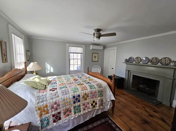 NEW FOR 2026 - Classic Cape antique meets coastal convenience in the heart of Brewster - Image 4
