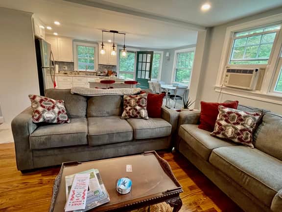 "Seaquester" Cottage: Your Charming Dog-Friendly Brewster Escape – Golf and Beaches Minutes Away! - Image 5