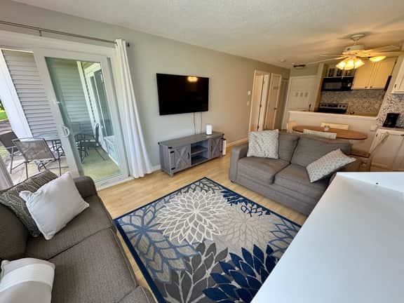 Renovated Fletcher Condo w/ Golf Views, Near Beaches & Trail, Sleeps 4 - Image 3