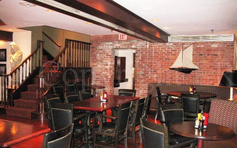 Bayzo's Pub bar area